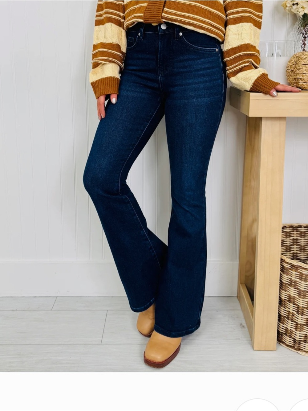 Moco Boutique dark flare denim high waisted stretchy size 3/26